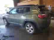 2021 Jeep Compass Latitude z VIN 3C4NJDBB4MT530098, wystawiony jako Copart lot #87050205 z przebiegiem 81 828 mil mil oraz Szkoda całkowita • Salvage title. Historia ofert i sprzedaży dostępna na DreamBid. Obrazek 2.