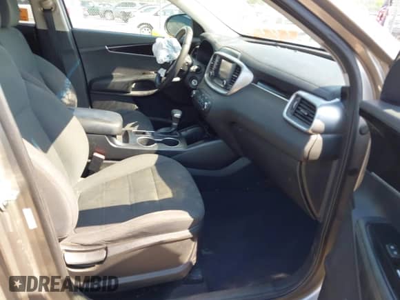 2019 Kia Sorento LX с VIN 5XYPG4A38KG512662, выставлен на аукционе IAAI как лот 42918335 с пробегом 141 054 миль миль и . История ставок и продаж доступна на DreamBid. Изображение 5.