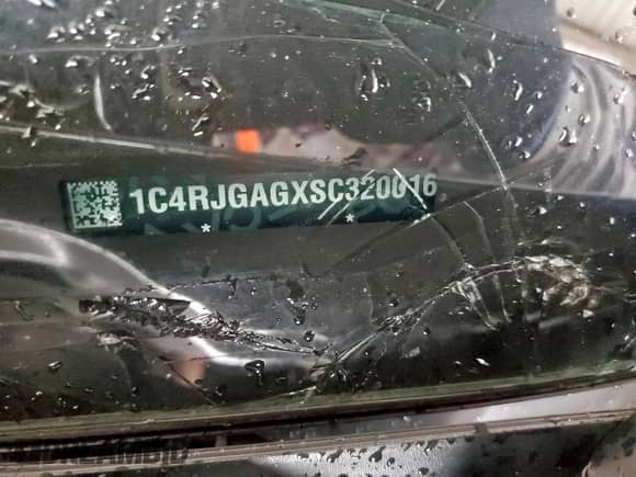 2025 Jeep Grand Cherokee Altitude z VIN 1C4RJGAGXSC320016, wystawiony jako Copart lot #62737295 z przebiegiem Nie podano mil oraz Szkoda całkowita • Salvage title. Historia ofert i sprzedaży dostępna na DreamBid. Obrazek 13.