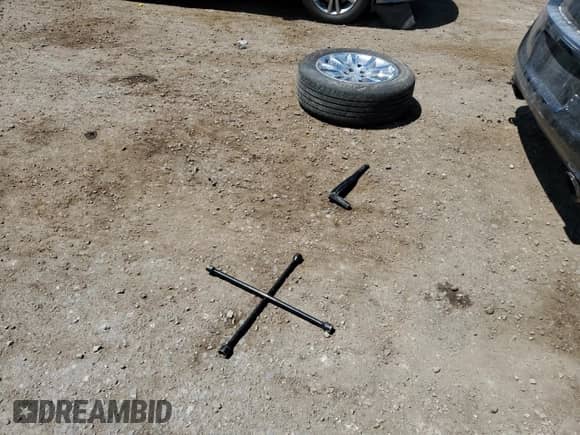 2013 Chrysler 300 C с VIN 2C3CCAET9DH523682, выставлен на аукционе Copart как лот 70926075 с пробегом 99 979 миль миль и Списание • Salvage title. История ставок и продаж доступна на DreamBid. Изображение 12.