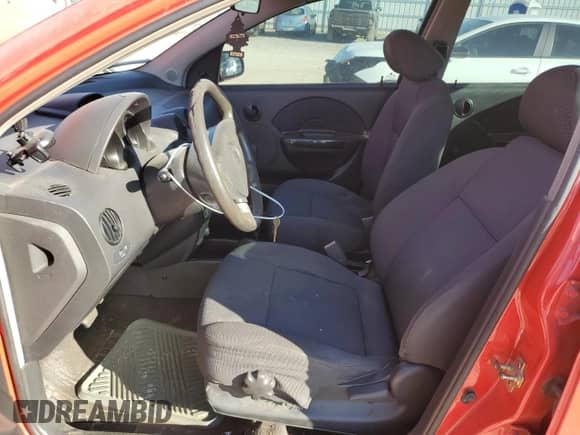 2006 Chevrolet Aveo LS z VIN KL1TD56696B662643, wystawiony jako Copart lot #82846974 z przebiegiem 169 780 mil mil oraz Czysty tytuł • Clean title. Historia ofert i sprzedaży dostępna na DreamBid. Obrazek 7.