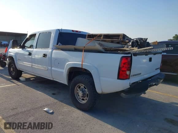 2003 Chevrolet Silverado 1500HD LS z VIN 1GCGC13U63F242884, wystawiony jako IAAI lot #42222977 z przebiegiem 240 701 mil mil oraz . Historia ofert i sprzedaży dostępna na DreamBid. Obrazek 3.