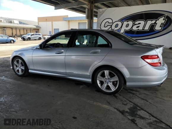 2011 Mercedes-Benz C 350 Sport с VIN WDDGF5GB0BR174866, выставлен на аукционе Copart как лот 71213015 с пробегом 114 030 миль миль и Списание • Salvage title. История ставок и продаж доступна на DreamBid. Изображение 2.