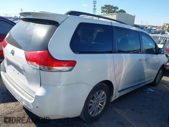 2013 Toyota Sienna XLE AAS with VIN 5TDYK3DC1DS341977, listed as a IAAI auction lot 41418311 with Not provided miles and . Bid and sale history available at DreamBid. Image 4.