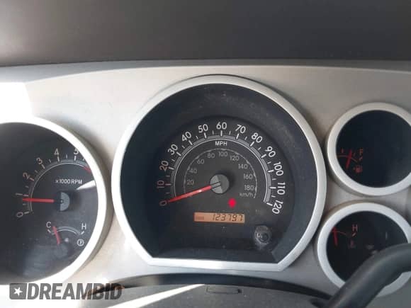 2007 Toyota Tundra SR5 z VIN 5TBET54167S456310, wystawiony jako IAAI lot #42513074 z przebiegiem 123 797 mil mil oraz . Historia ofert i sprzedaży dostępna na DreamBid. Obrazek 7.