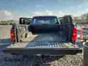 2018 Chevrolet Silverado 1500 LT z VIN 3GCUKRECXJG232928, wystawiony jako Copart lot #85505685 z przebiegiem 168 088 mil mil oraz Szkoda całkowita • Salvage title. Historia ofert i sprzedaży dostępna na DreamBid. Obrazek 6.