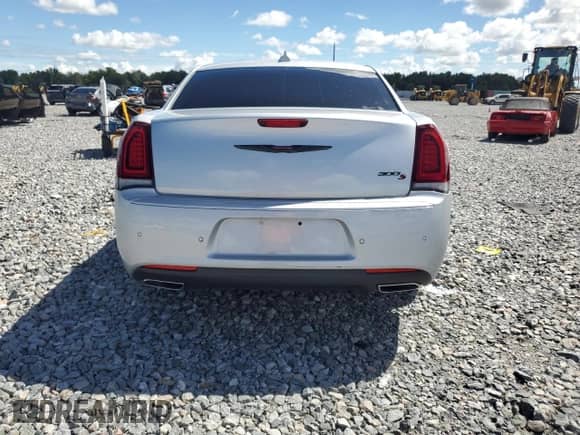 2022 Chrysler 300 S с VIN 2C3CCABG1NH167544, выставлен на аукционе Copart как лот 84357735 с пробегом 78 338 миль миль и На запчасти • Non repairable. История ставок и продаж доступна на DreamBid. Изображение 6.