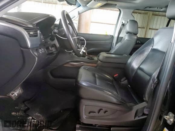 2020 Chevrolet Suburban LT с VIN 1GNSKHKCXLR269140, выставлен на аукционе Copart как лот 59600315 с пробегом 213 719 миль миль и Списание • Salvage title. История ставок и продаж доступна на DreamBid. Изображение 7.
