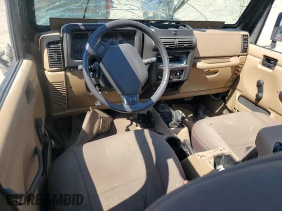 2001 Jeep Wrangler Sahara z VIN 1J4FA59S61P352141, wystawiony jako Copart lot #66212355 z przebiegiem Nie podano mil oraz Czysty tytuł • Clean title. Historia ofert i sprzedaży dostępna na DreamBid. Obrazek 8.