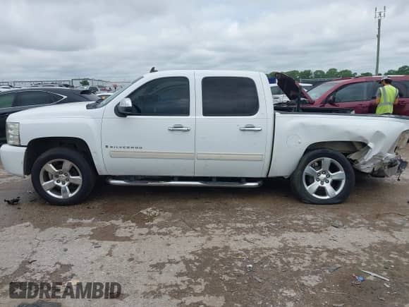 2009 Chevrolet Silverado 1500 LT with VIN 3GCEC23C09G103345, listed as a IAAI auction lot 42200972 with 335,301 mi miles and . Bid and sale history available at DreamBid. Image 14.