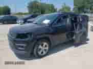 2020 Jeep Compass Latitude z VIN 3C4NJCBB7LT141612, wystawiony jako IAAI lot #42935872 z przebiegiem 100 557 mil mil oraz . Historia ofert i sprzedaży dostępna na DreamBid. Obrazek 2.