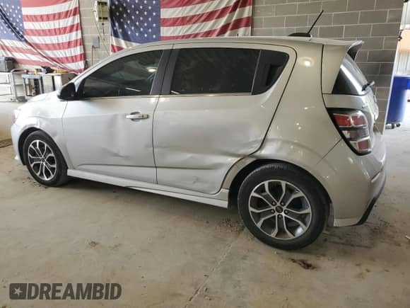 2020 Chevrolet Sonic LT z VIN 1G1JD6SB9L4132285, wystawiony jako Copart lot #60682595 z przebiegiem 73 042 mil mil oraz Szkoda całkowita • Salvage title. Historia ofert i sprzedaży dostępna na DreamBid. Obrazek 2.