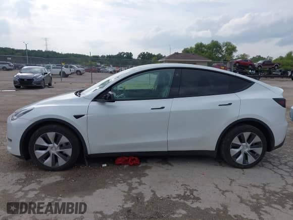 2022 Tesla Model Y Long Range z VIN 7SAYGDEE8NF441090, wystawiony jako IAAI lot #43139344 z przebiegiem 37 850 mil mil oraz . Historia ofert i sprzedaży dostępna na DreamBid. Obrazek 14.