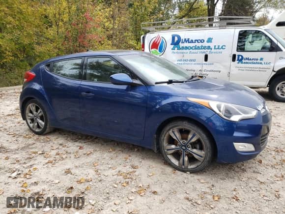 2016 Hyundai Veloster z VIN KMHTC6AD6GU302528, wystawiony jako Copart lot #82413955 z przebiegiem 119 865 mil mil oraz Czysty tytuł • Clean title. Historia ofert i sprzedaży dostępna na DreamBid. Obrazek 4.