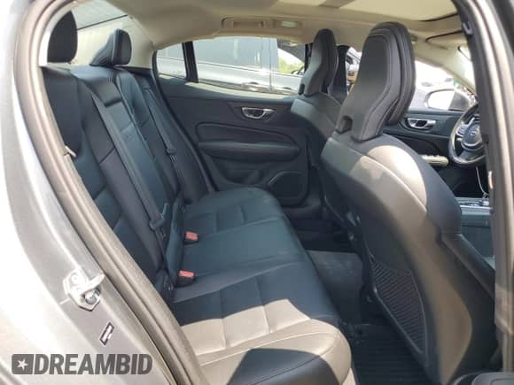 2020 Volvo S60 Momentum z VIN 7JR102FK2LG064613, wystawiony jako Copart lot #62116935 z przebiegiem 44 845 mil mil oraz Szkoda całkowita • Salvage title. Historia ofert i sprzedaży dostępna na DreamBid. Obrazek 10.