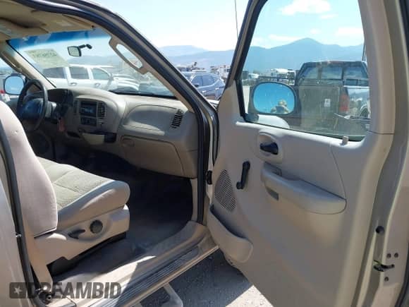 2002 Ford F-150 XL с VIN 1FTRF18W42NB82084, выставлен на аукционе IAAI как лот 42756783 с пробегом 214 367 миль миль и . История ставок и продаж доступна на DreamBid. Изображение 5.