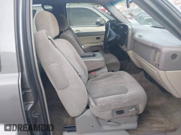 2002 Chevrolet Tahoe LS with VIN 1GNEC13V42J207814, listed as a IAAI auction lot 42787371 with Not provided miles and . Bid and sale history available at DreamBid. Image 5.