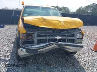 2000 Chevrolet Silverado 3500 z VIN 1GCHK33RXYF502693, wystawiony jako IAAI lot #41941949 z przebiegiem 273 986 mil mil oraz . Historia ofert i sprzedaży dostępna na DreamBid. Obrazek 6.