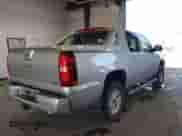 2011 Chevrolet Avalanche LT z VIN 3GNTKFE38BG152689, wystawiony jako IAAI lot #42039877 z przebiegiem 138 430 mil mil oraz . Historia ofert i sprzedaży dostępna na DreamBid. Obrazek 4.
