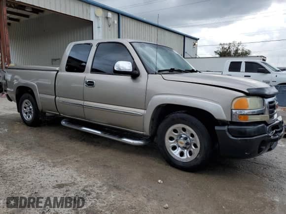 2003 GMC Sierra 1500 with VIN 2GTEC19V731218589, listed as a Copart auction lot 77957264 with 137,615 mi miles and Salvage title. Bid and sale history available at DreamBid. Image 4.