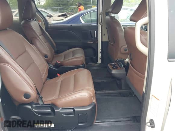 2015 Toyota Sienna XLE с VIN 5TDYK3DC3FS529256, выставлен на аукционе IAAI как лот 42172570 с пробегом 163 725 миль миль и . История ставок и продаж доступна на DreamBid. Изображение 8.