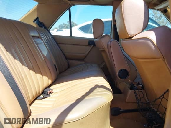 1987 Mercedes-Benz 300 с VIN WDBEB33D6HA345473, выставлен на аукционе IAAI как лот 42673109 с пробегом 242 350 миль миль и . История ставок и продаж доступна на DreamBid. Изображение 8.