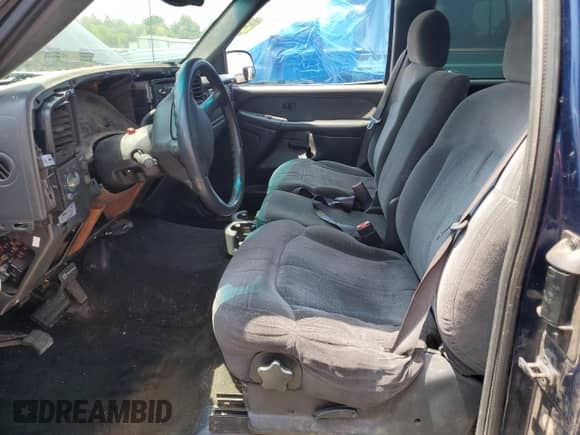 2002 Chevrolet Silverado 3500 LS z VIN 1GCJC39152E165945, wystawiony jako Copart lot #65569145 z przebiegiem 243 190 mil mil oraz Szkoda całkowita • Salvage title. Historia ofert i sprzedaży dostępna na DreamBid. Obrazek 7.