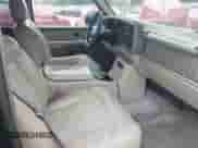2002 Chevrolet Tahoe LS z VIN 1GNEC13Z02R155893, wystawiony jako IAAI lot #42425644 z przebiegiem 253 678 mil mil oraz . Historia ofert i sprzedaży dostępna na DreamBid. Obrazek 5.