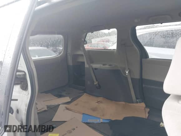 2013 Toyota Sienna LE AAS z VIN 5TDKK3DC6DS307992, wystawiony jako IAAI lot #42975957 z przebiegiem Nie podano mil oraz . Historia ofert i sprzedaży dostępna na DreamBid. Obrazek 8.