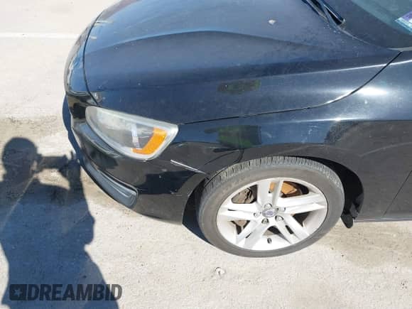 2015 Volvo S60 T5 Premier с VIN YV1612TK4F2356751, выставлен на аукционе IAAI как лот 41666654 с пробегом Не указан миль и . История ставок и продаж доступна на DreamBid. Изображение 6.