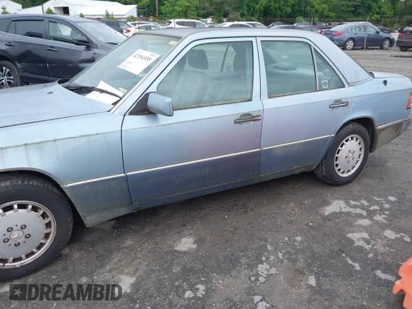 1992 Mercedes-Benz 300 z VIN WDBEB28E3NB558723, wystawiony jako IAAI lot #42354355 z przebiegiem 232 059 mil mil oraz . Historia ofert i sprzedaży dostępna na DreamBid. Obrazek 6.