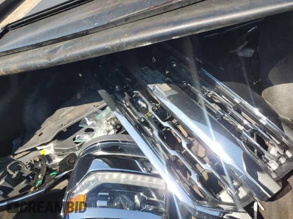 2017 Chevrolet Silverado 1500 LTZ z VIN 3GCPCSEC8HG249058, wystawiony jako Copart lot #69117845 z przebiegiem 128 976 mil mil oraz Szkoda całkowita • Salvage title. Historia ofert i sprzedaży dostępna na DreamBid. Obrazek 12.