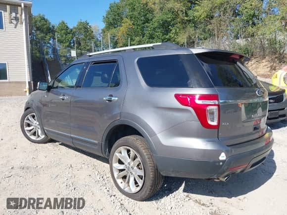 2011 Ford Explorer XLT with VIN 1FMHK8D88BGA16173, listed as a IAAI auction lot 43219952 with 202,372 mi miles and . Bid and sale history available at DreamBid. Image 3.