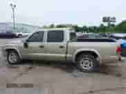 2004 Dodge Dakota SLT с VIN 1D7HL48N84S619527, выставлен на аукционе IAAI как лот 42484398 с пробегом 275 998 миль миль и . История ставок и продаж доступна на DreamBid. Изображение 15.