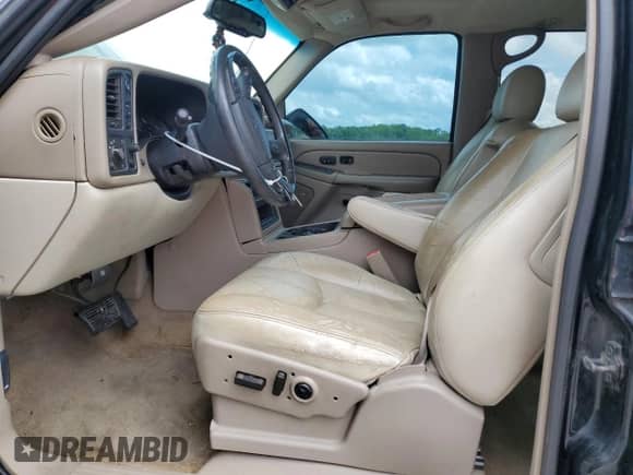 2004 Chevrolet Tahoe LS с VIN 1GNEK13Z34R154341, выставлен на аукционе Copart как лот 57023455 с пробегом 226 359 миль миль и Списание • Salvage title. История ставок и продаж доступна на DreamBid. Изображение 7.