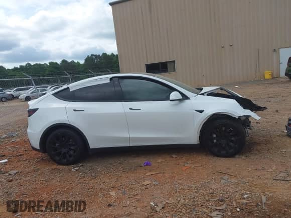 2022 Tesla Model Y Long Range z VIN 7SAYGDEE2NF385910, wystawiony jako IAAI lot #42146793 z przebiegiem 67 604 mil mil oraz . Historia ofert i sprzedaży dostępna na DreamBid. Obrazek 12.