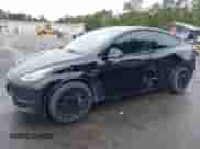 2022 Tesla Model Y Long Range z VIN 7SAYGDEE0NF385324, wystawiony jako IAAI lot #43128196 z przebiegiem 64 655 mil mil oraz . Historia ofert i sprzedaży dostępna na DreamBid. Obrazek 6.
