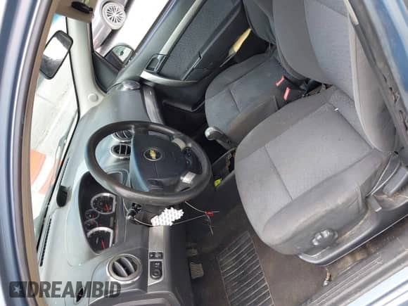 2008 Chevrolet Aveo LT z VIN KL1TG56608B051166, wystawiony jako IAAI lot #42404470 z przebiegiem 162 198 mil mil oraz . Historia ofert i sprzedaży dostępna na DreamBid. Obrazek 5.