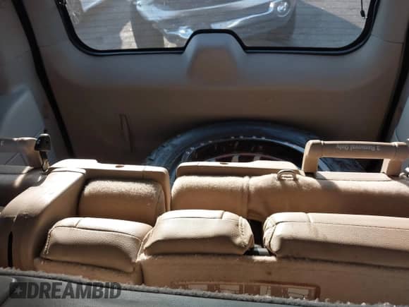 2010 Chevrolet Tahoe LT с VIN 1GNMCBE30AR141582, выставлен на аукционе IAAI как лот 42749080 с пробегом 153 535 миль миль и . История ставок и продаж доступна на DreamBid. Изображение 18.