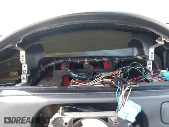 1994 Honda Civic with VIN 1HGEJ112XRL023744, listed as a IAAI auction lot 42956800 with Not provided miles and . Bid and sale history available at DreamBid. Image 7.