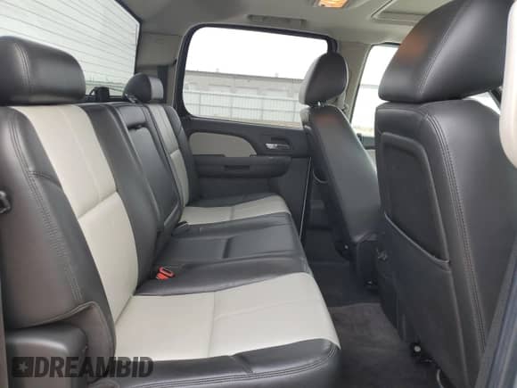 2010 GMC Sierra 1500 SLT z VIN 3GTRKWE29AG160857, wystawiony jako Copart lot #86632774 z przebiegiem 135 414 mil mil oraz Szkoda całkowita • Salvage title. Historia ofert i sprzedaży dostępna na DreamBid. Obrazek 10.