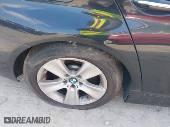 2012 BMW 5 Series 528i xDrive с VIN WBAXH5C58CDW10976, выставлен на аукционе IAAI как лот 42770141 с пробегом 129 210 миль миль и . История ставок и продаж доступна на DreamBid. Изображение 6.