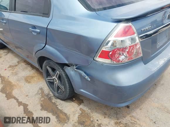 2008 Chevrolet Aveo LS с VIN KL1TD56688B077054, выставлен на аукционе IAAI как лот 43012681 с пробегом 248 077 миль миль и . История ставок и продаж доступна на DreamBid. Изображение 6.