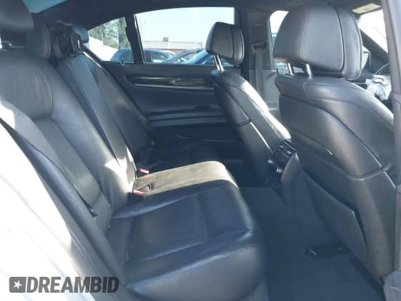 2013 BMW 7 Series 740i z VIN WBAYA6C51DD143836, wystawiony jako IAAI lot #39215782 z przebiegiem 176 881 mil mil oraz . Historia ofert i sprzedaży dostępna na DreamBid. Obrazek 8.