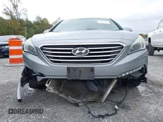 2015 Hyundai Sonata SE с VIN 5NPE24AF1FH070855, выставлен на аукционе IAAI как лот 43401764 с пробегом 150 569 миль миль и . История ставок и продаж доступна на DreamBid. Изображение 6.