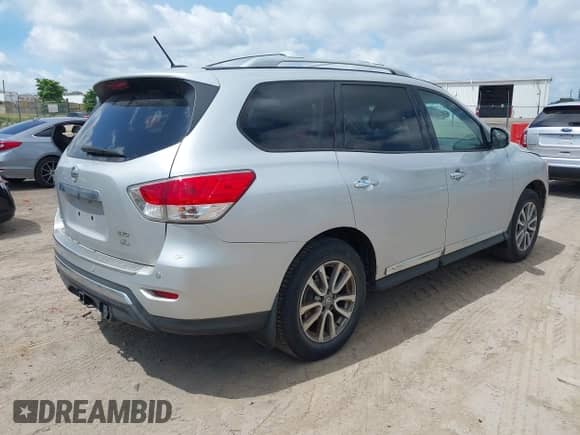 2014 Nissan Pathfinder S z VIN 5N1AR2MM9EC650952, wystawiony jako IAAI lot #42620154 z przebiegiem 174 690 mil mil oraz . Historia ofert i sprzedaży dostępna na DreamBid. Obrazek 4.