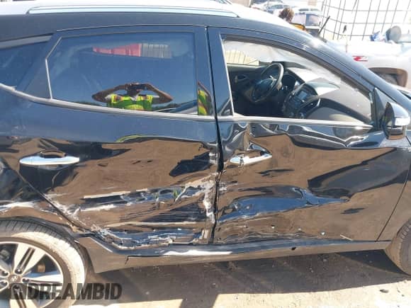 2014 Hyundai Tucson Limited z VIN KM8JU3AG1EU854903, wystawiony jako IAAI lot #42369943 z przebiegiem 47 102 mil mil oraz . Historia ofert i sprzedaży dostępna na DreamBid. Obrazek 6.