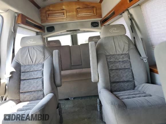 2000 Chevrolet Express Cargo YF7 z VIN 1GBFG15R9Y1214210, wystawiony jako Copart lot #68721795 z przebiegiem 153 219 mil mil oraz Szkoda całkowita • Salvage title. Historia ofert i sprzedaży dostępna na DreamBid. Obrazek 10.