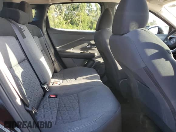 2025 Nissan Kicks SV z VIN 3N8AP6CA9SL393045, wystawiony jako Copart lot #80435365 z przebiegiem 3 529 mil mil oraz Szkoda całkowita • Salvage title. Historia ofert i sprzedaży dostępna na DreamBid. Obrazek 11.