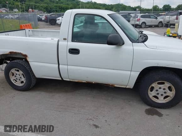 2001 Chevrolet Silverado 1500 с VIN 1GCEC14V91Z137945, выставлен на аукционе IAAI как лот 42368648 с пробегом Не указан миль и . История ставок и продаж доступна на DreamBid. Изображение 6.